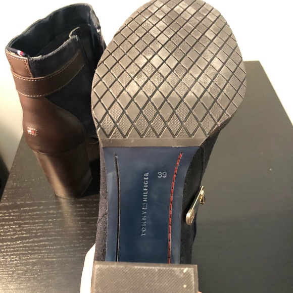 NWOT Tommy Hilfiger heeled boots - Picture 5 of 6